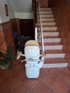 silla-salvaescaleras-curva-astur-movilidad
