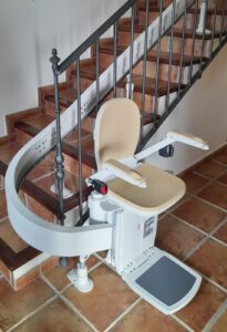 silla-salvaescaleras-curva-astur-movilidad-aviles