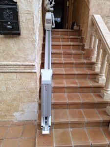 sillas-salvaescaleras-astur-movilidad-aviles-carril-abatible