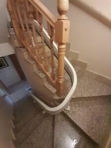sillas-salvaescaleras-curva-mieres-astur-movilidad