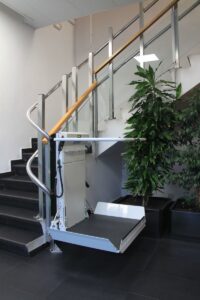 plataformas-salvaescaleras-curva-oviedo-astur-movilidad