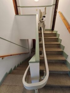 silla-salvaescaleras-curva-acorn-180-bilbao-astur-movilidad