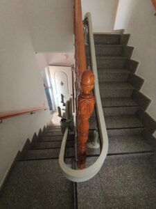 silla-salvaescaleras-curva-acorn-180-orense-astur-movilidad