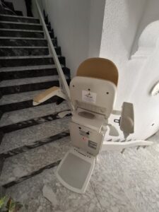 silla-salvaescaleras-curva-astur-movilidad-langreo