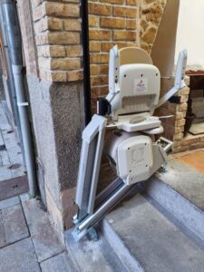 silla-salvaescaleras-exterior-astur-movilidad-llanes