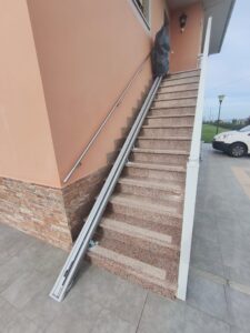 silla-salvaescaleras-exterior-astur-movilidad-navia