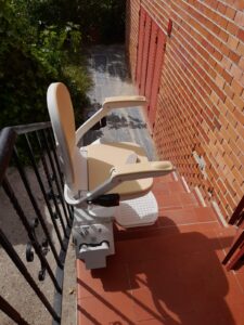 silla-salvaescaleras-exterior-llanes-astur-movilidad.